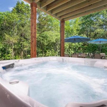 Villa Premier Retreat With Hot Tub, Theater & Pool Table à Hollister Extérieur photo