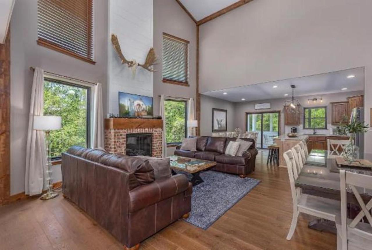 Villa Premier Retreat With Hot Tub, Theater & Pool Table à Hollister Extérieur photo